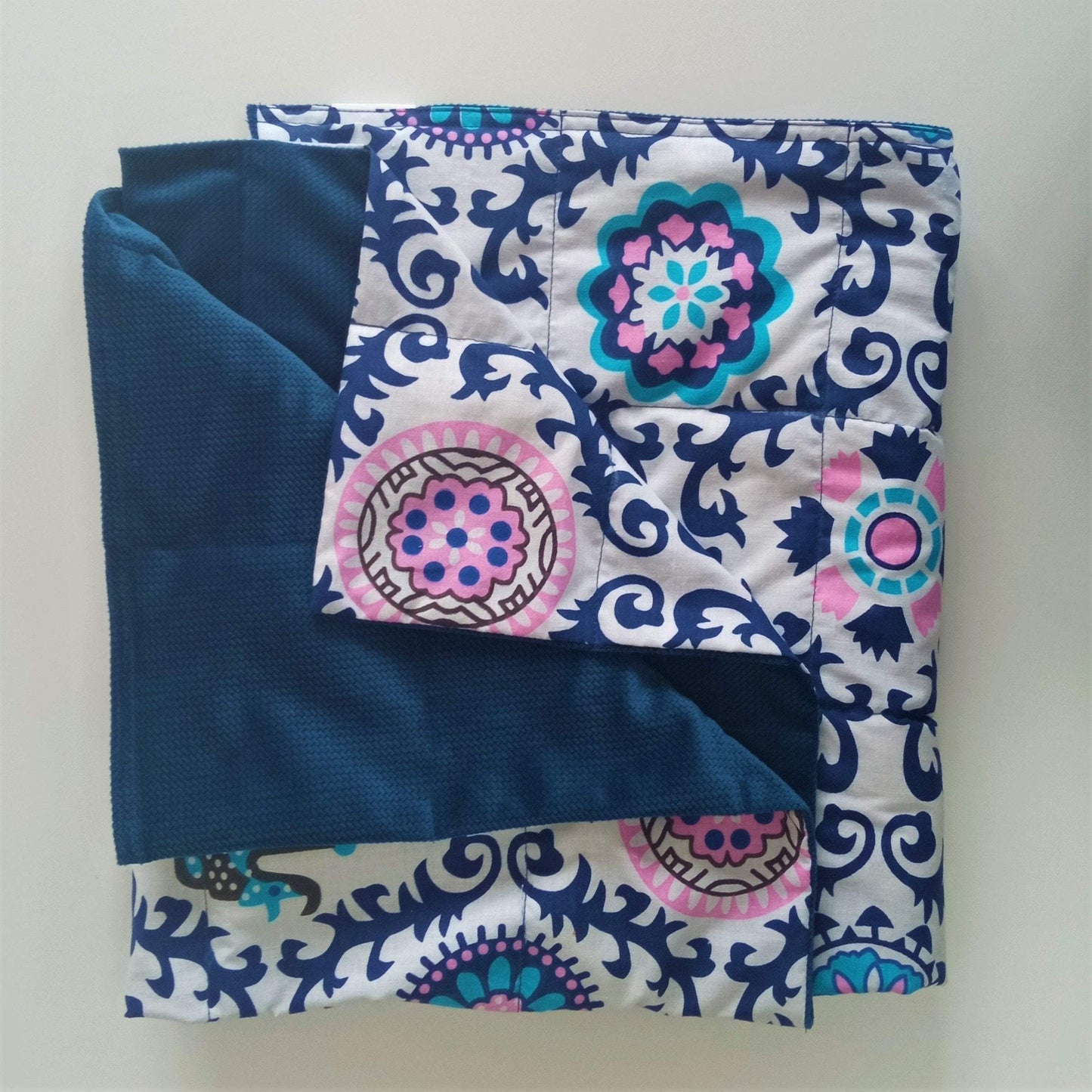 60x80cm indische Elefanten mit marineblauer Samtdecke, 2kg