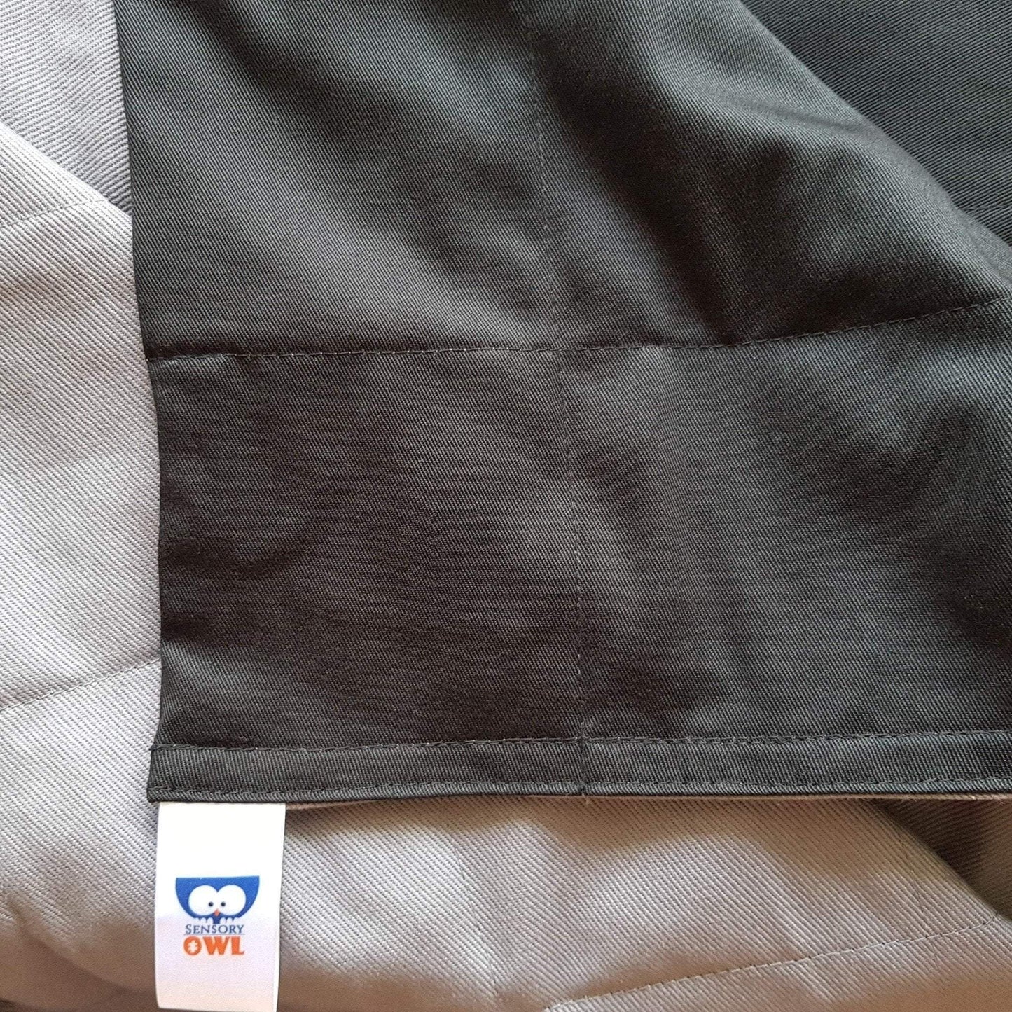 GEWICHTETE DECKE AUS SCHWARZER BAUMWOLLE