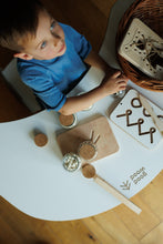 Laden Sie das Bild in den Galerie-Viewer, a boy playing good wood preschool wooden board 