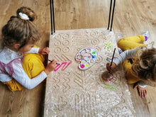 Laden Sie das Bild in den Galerie-Viewer, two girls painting good wood sensory platform using paints