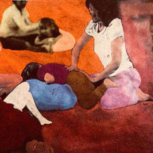 Laden Sie das Bild in den Galerie-Viewer, women massaging a boy with rolling bag | intibag for sensory owl