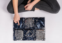 Laden Sie das Bild in den Galerie-Viewer, girl sitting with Two tone sequin weighted lap pillow in black and silver
